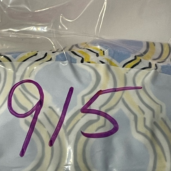 Crown & Ivy Women’s size XXL sleeveless blue‎ & yellow shirt fancy bottom - Picture 9 of 9